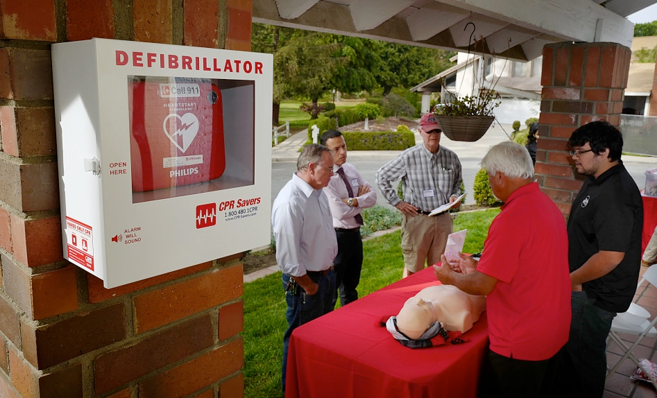 Automatic Defibrillator for Neighborhood Use